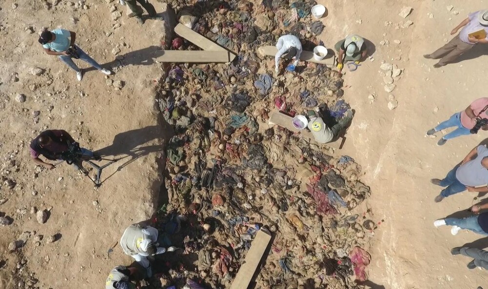 Cadavre de bebeluși descoperite într-o groapă comună cu rămășițele victimelor lui Saddam - Imaginea 6