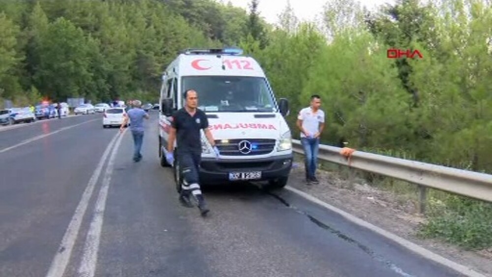 Autocar plin cu turiști răsturnat într-o râpă de 25 m în Antalya. Bilanțul victimelor - Imaginea 3