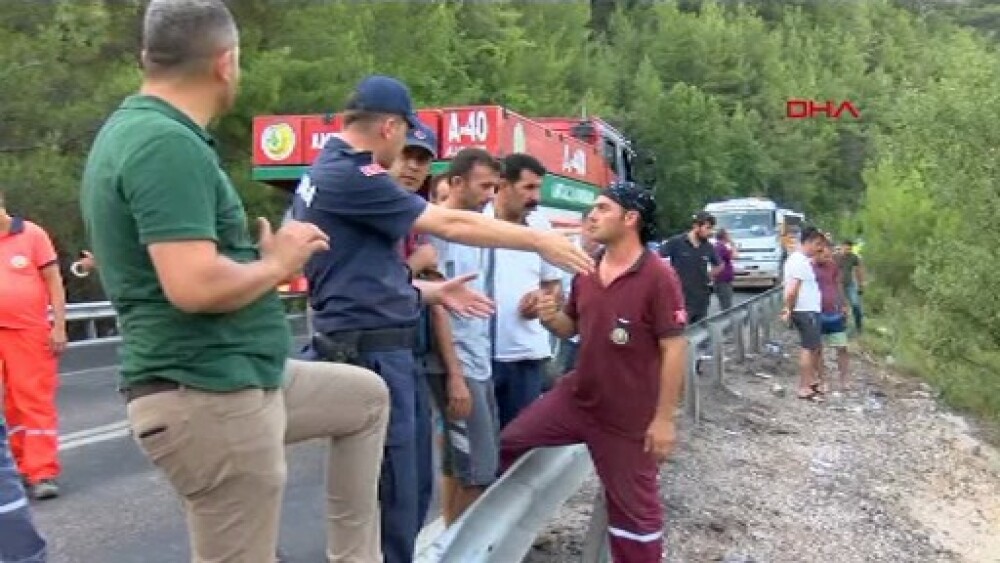 Autocar plin cu turiști răsturnat într-o râpă de 25 m în Antalya. Bilanțul victimelor - Imaginea 4
