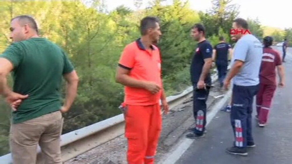 Autocar plin cu turiști răsturnat într-o râpă de 25 m în Antalya. Bilanțul victimelor - Imaginea 5