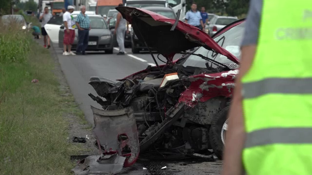 4 oameni au ajuns la spital după o manevră periculoasă a unui șofer de 74 ani - Imaginea 2