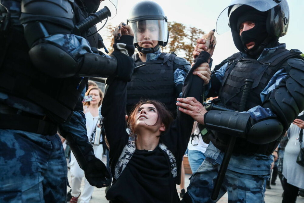 Peste 1.000 de persoane, arestate la Moscova. Oamenii au cerut alegeri libere. FOTO - Imaginea 5