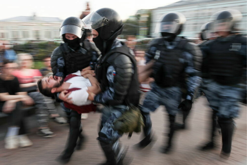 Peste 1.000 de persoane, arestate la Moscova. Oamenii au cerut alegeri libere. FOTO - Imaginea 2