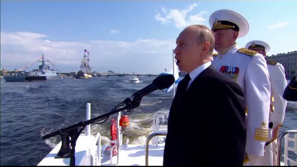 Desfășurare impresionantă a Forțelor Navale la Sankt Petersburg. Explicația lui Putin - Imaginea 2