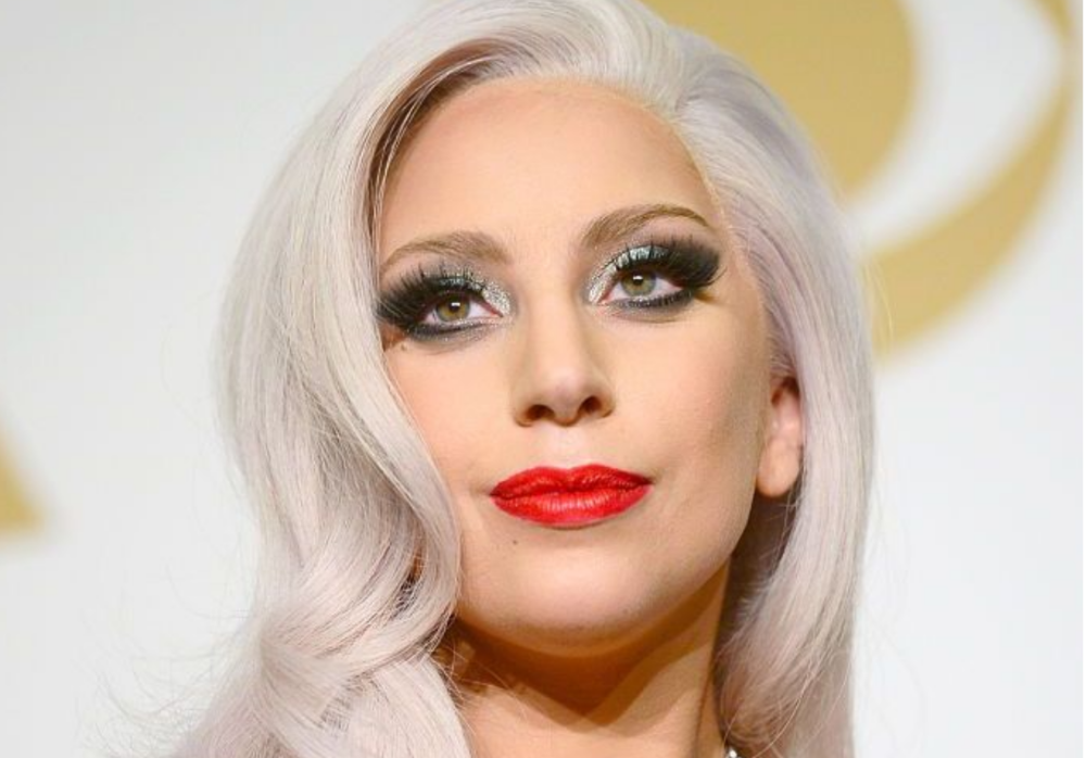 Lady Gaga, apariție îndrăzneață pe străzile din Malibu - Imaginea 1
