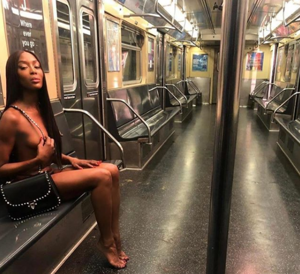 Naomi Campbell, ședință foto nud la metroul din New York. GALERIE FOTO - Imaginea 3