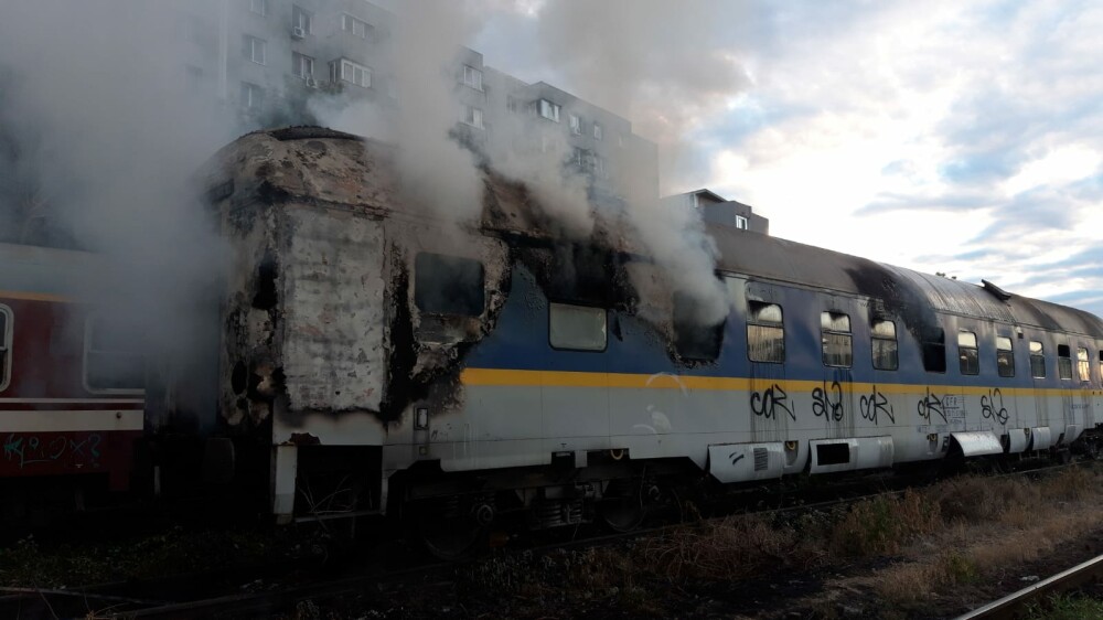 Incendiu puternic. Două vagoane de tren, cuprinse de flăcări - Imaginea 3