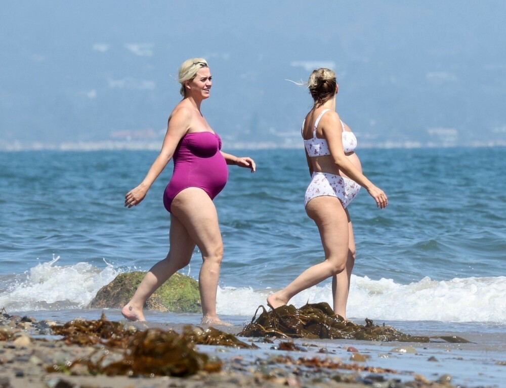 Cum arată Katy Perry înainte să nască. Cântăreața de 35 de ani a fost surprinsă la plajă. GALERIE FOTO - Imaginea 5