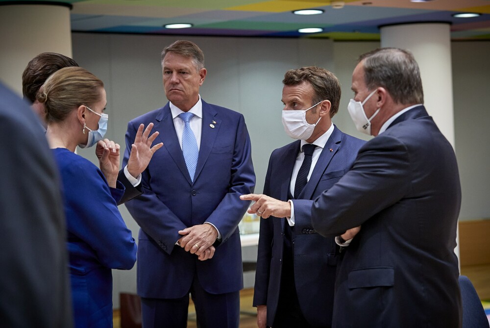 Iohannis, fotografiat fără mască la summit-ul UE. Explicațiile Administrației Prezidențiale - Imaginea 1