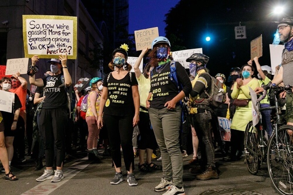 Black Lives Matter. Mii de oameni protestează în Portland față de prezența agenților federali - Imaginea 8