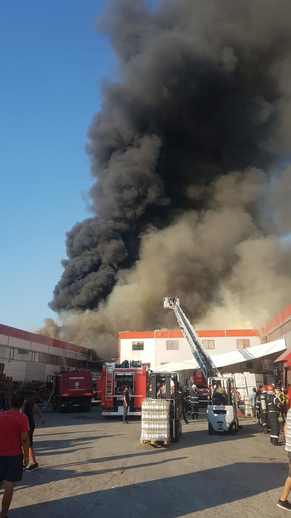 Incendiu puternic la 2 hale din Bragadiru. A fost emis un mesaj RO-Alert - Imaginea 1