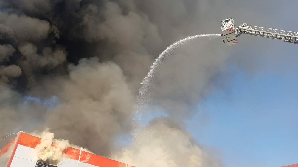 Incendiu puternic la 2 hale din Bragadiru. A fost emis un mesaj RO-Alert - Imaginea 3