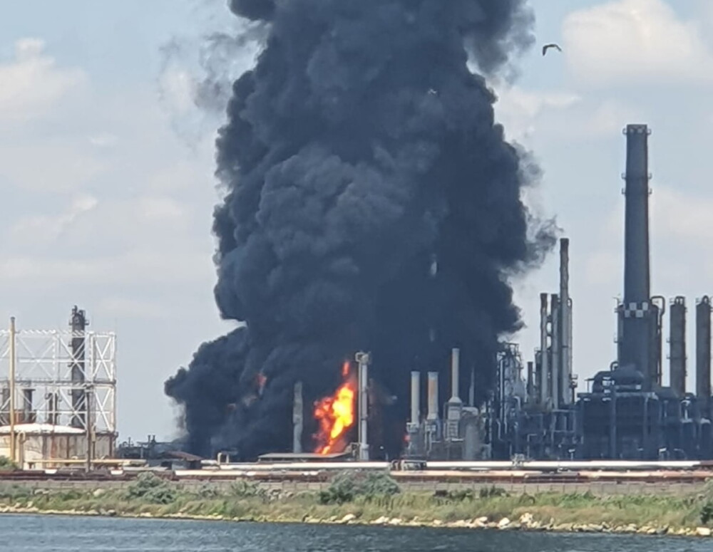 ISU Constanța: „Explozia de la Petromidia s-ar fi produs la o instalație de gaz de la rafinărie” - Imaginea 7