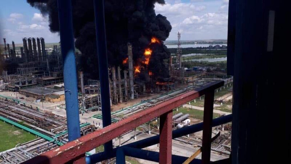 ISU Constanța: „Explozia de la Petromidia s-ar fi produs la o instalație de gaz de la rafinărie” - Imaginea 1