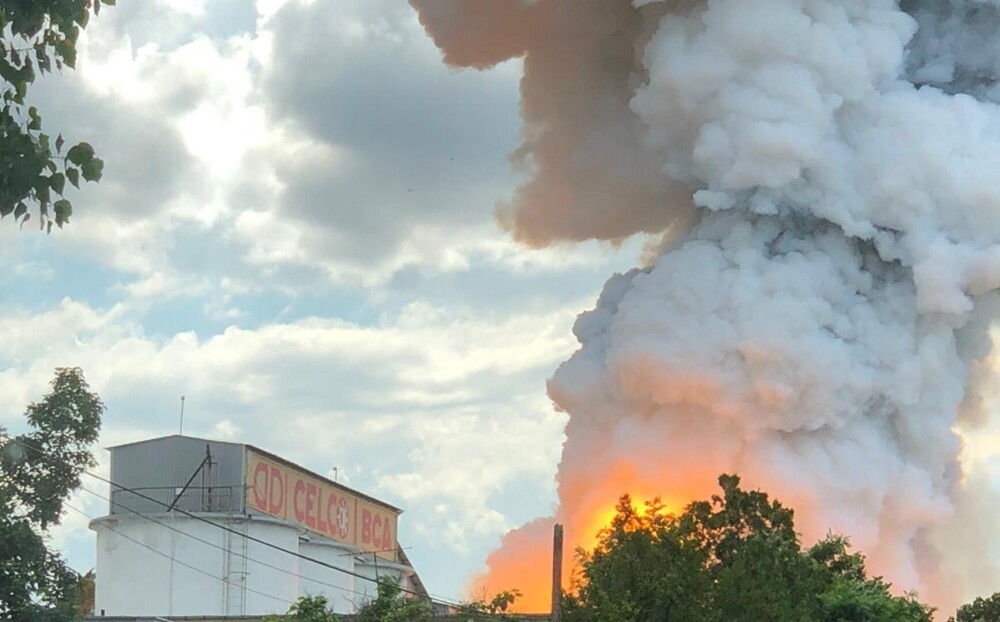 FOTO & VIDEO | Incendiu puternic, sâmbătă, la un depozit de aluminiu al unei fabrici de BCA din Constanţa - Imaginea 1