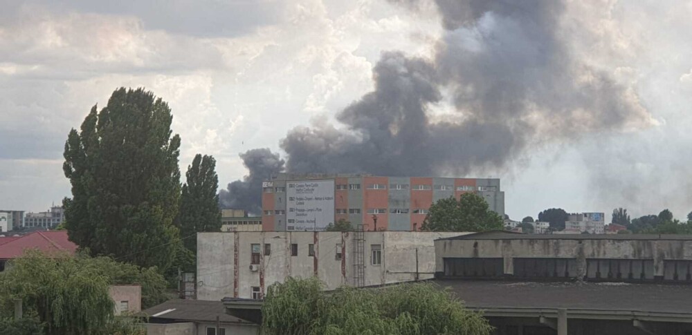 FOTO & VIDEO | Incendiu puternic, sâmbătă, la un depozit de aluminiu al unei fabrici de BCA din Constanţa - Imaginea 4