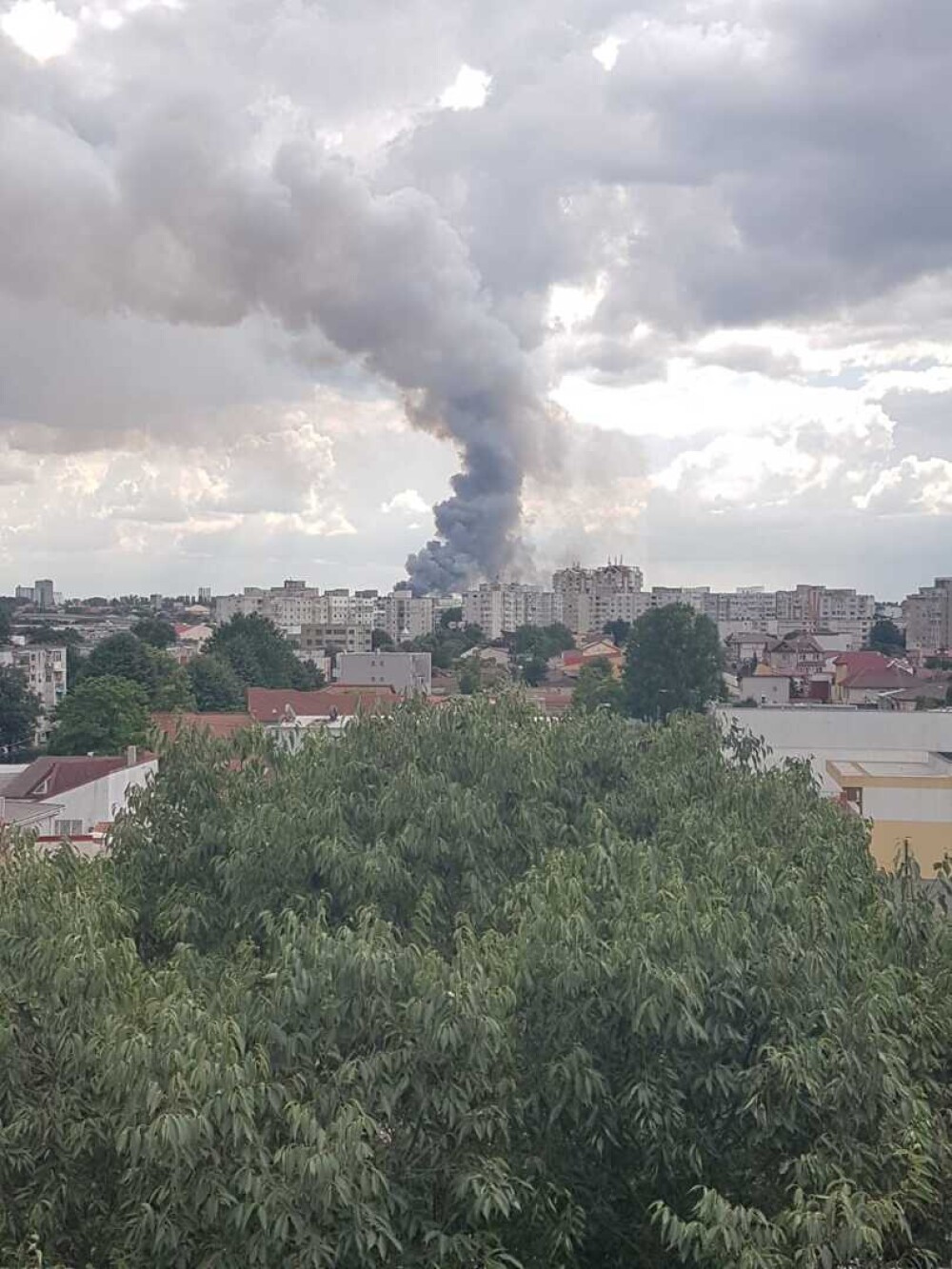 FOTO & VIDEO | Incendiu puternic, sâmbătă, la un depozit de aluminiu al unei fabrici de BCA din Constanţa - Imaginea 5