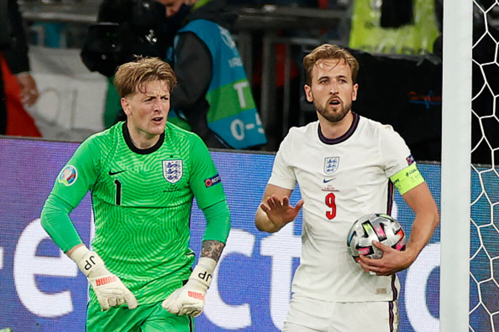 Reacția căpitanului naționalei Angliei, Harry Kane, după finala pierdută la EURO 2020. Soția sa a început să plângă - Imaginea 3