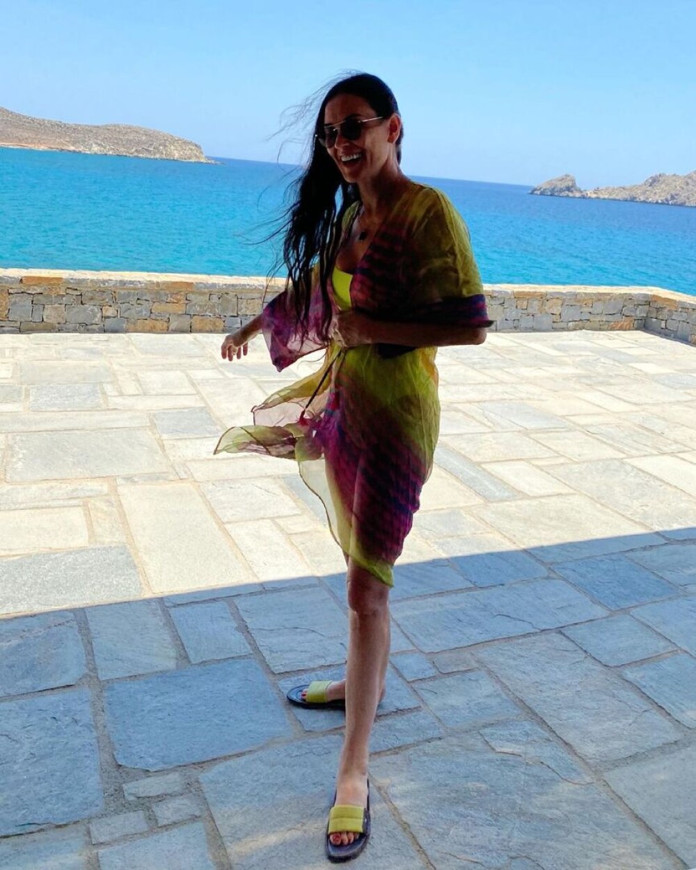 Demi Moore, surprinsă la plajă, în Grecia. Cum arată actrița de 58 de ani. GALERIE FOTO - Imaginea 3