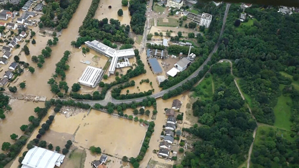 Imagini șocante după o alunecare de teren, în Germania. Mai mulți oameni au murit. FOTO și VIDEO - Imaginea 6