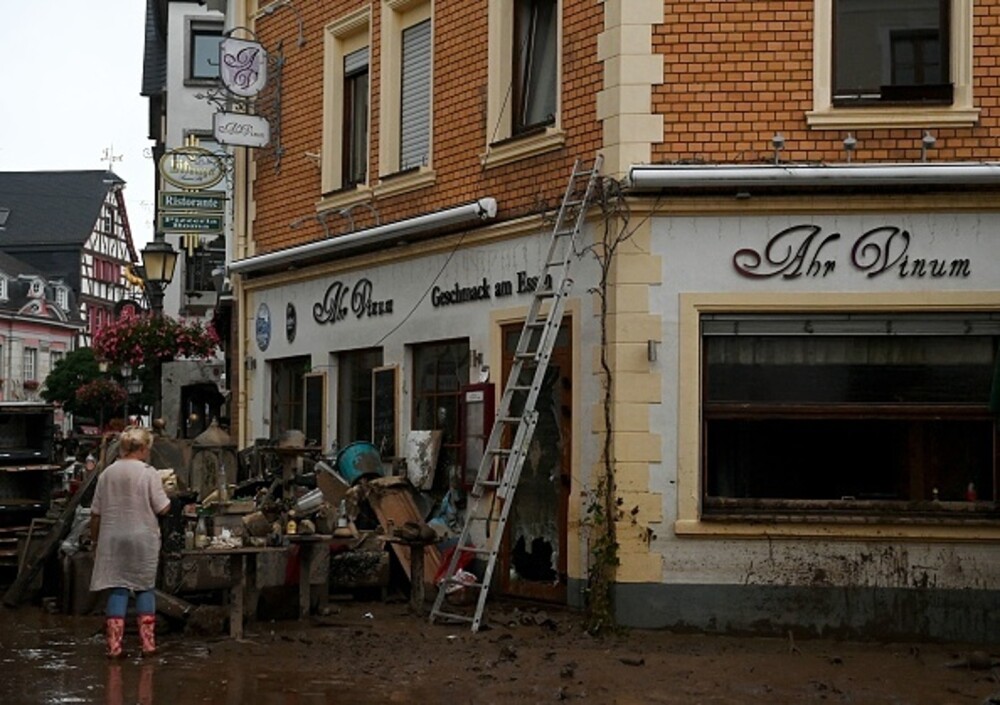 Imagini șocante după o alunecare de teren, în Germania. Mai mulți oameni au murit. FOTO și VIDEO - Imaginea 7