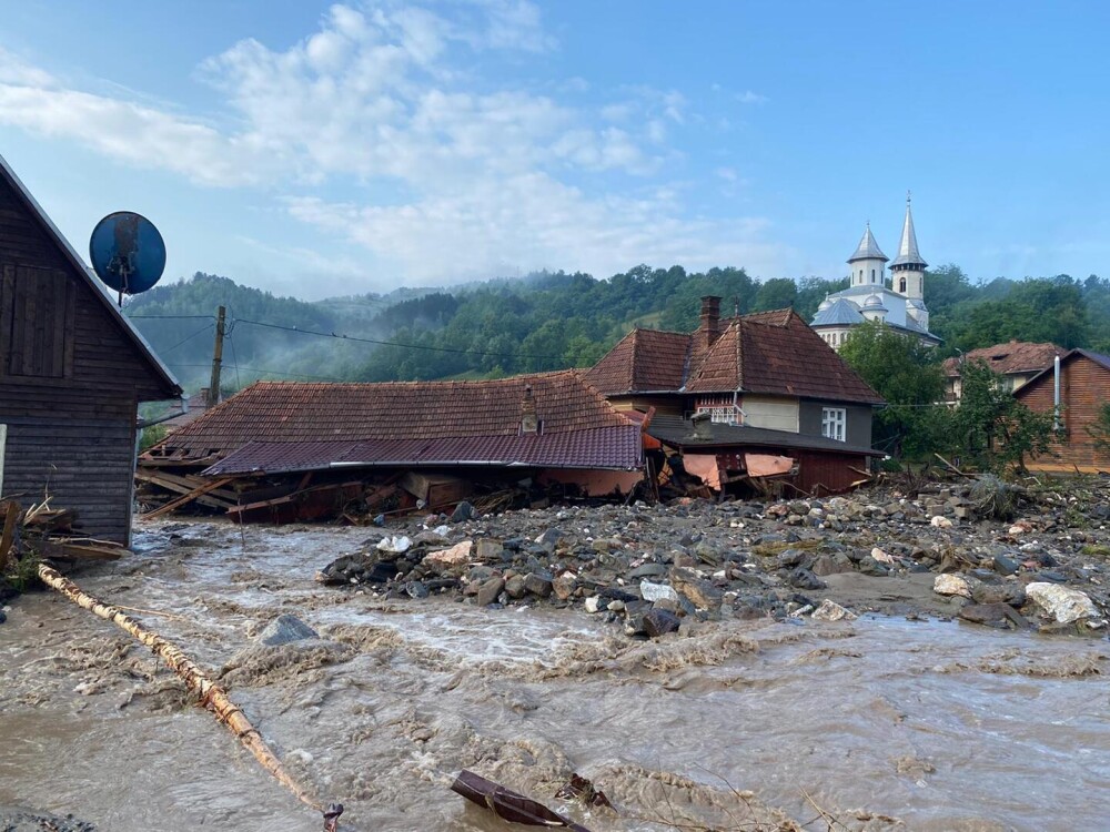 Vestul țării, lovit de fenomene meteo extreme: inundații, vijelii și grindină ”gigant” - Imaginea 2