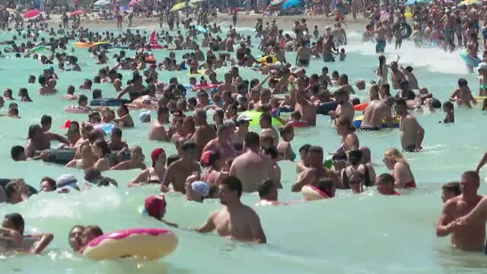 Imagini uimitoare de pe litoral, cu sute de mii de turiști: ”Suntem speriaţi de atâţia oameni” - Imaginea 3