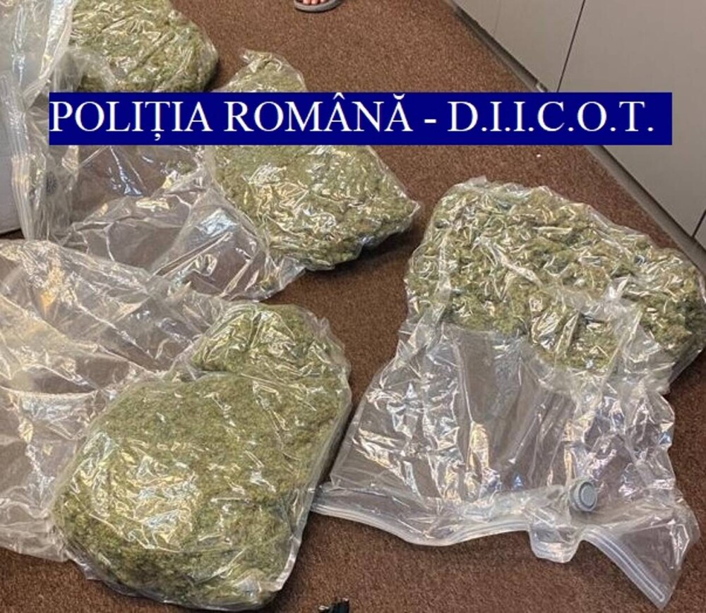 Traficanţi de droguri din București prinşi în flagrant. De unde ridicaseră câteva kilograme de cannabis - Imaginea 2