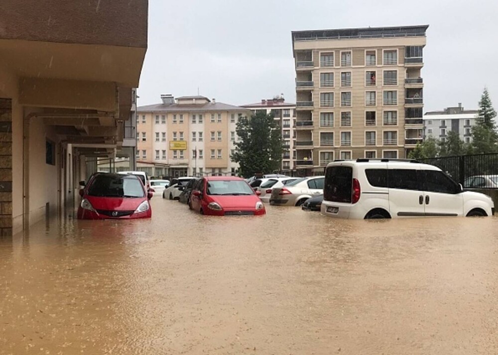 Apele s-au dezlănțuit din nou în nord-estul Turciei. A fost declarată stare de dezastru în mai multe provincii - Imaginea 5