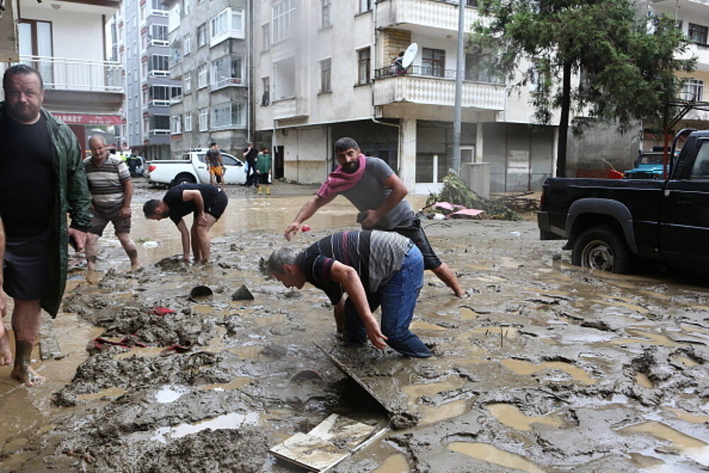 Apele s-au dezlănțuit din nou în nord-estul Turciei. A fost declarată stare de dezastru în mai multe provincii - Imaginea 9