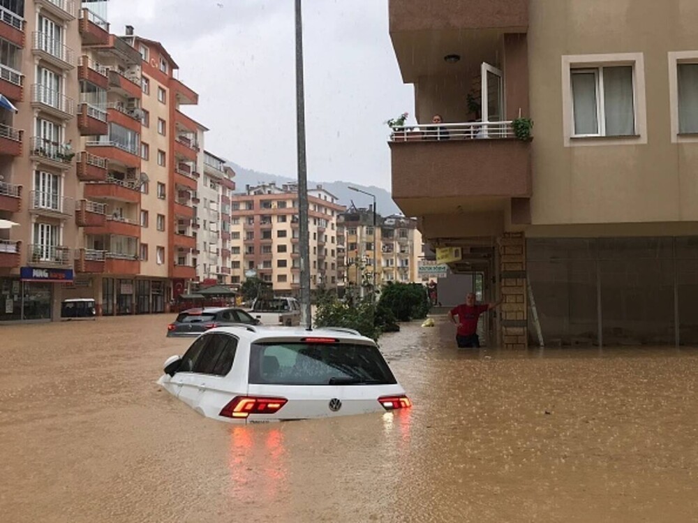 Apele s-au dezlănțuit din nou în nord-estul Turciei. A fost declarată stare de dezastru în mai multe provincii - Imaginea 10