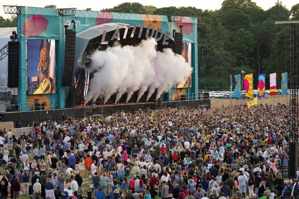 Mii de tineri participă la un festival de muzică în UK, fără restricții. GALERIE FOTO - Imaginea 8