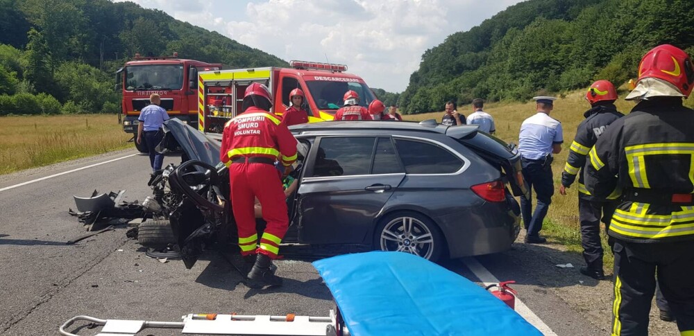 Accident grav pe DN1: Doi oameni au murit şi mai mulți, între care un copil, au fost răniți. GALERIE FOTO - Imaginea 1