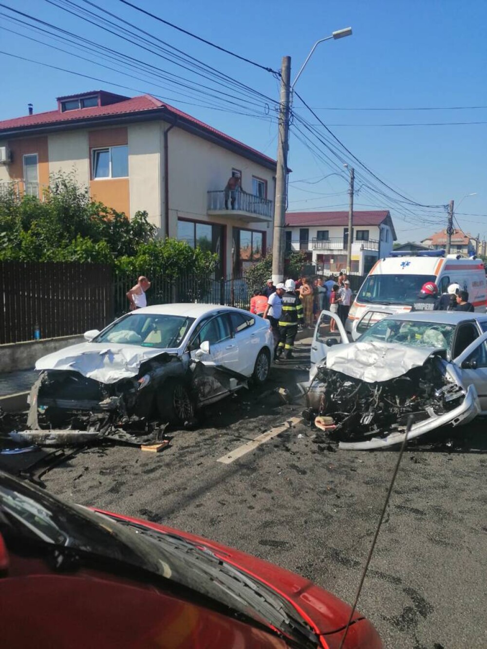 Opt răniți după ce două mașini s-au ciocnit frontal, în județul Constanța. Unul dintre șoferi consumase alcool - Imaginea 2