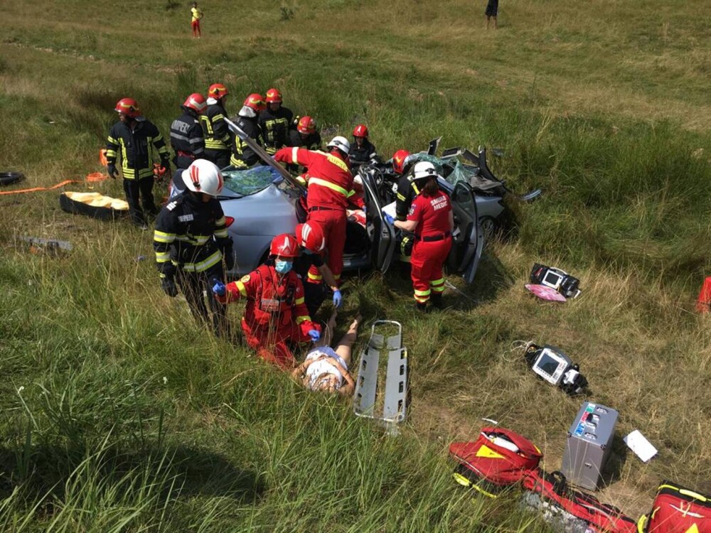 Accident grav pe DN1: Doi oameni au murit şi mai mulți, între care un copil, au fost răniți. GALERIE FOTO - Imaginea 4