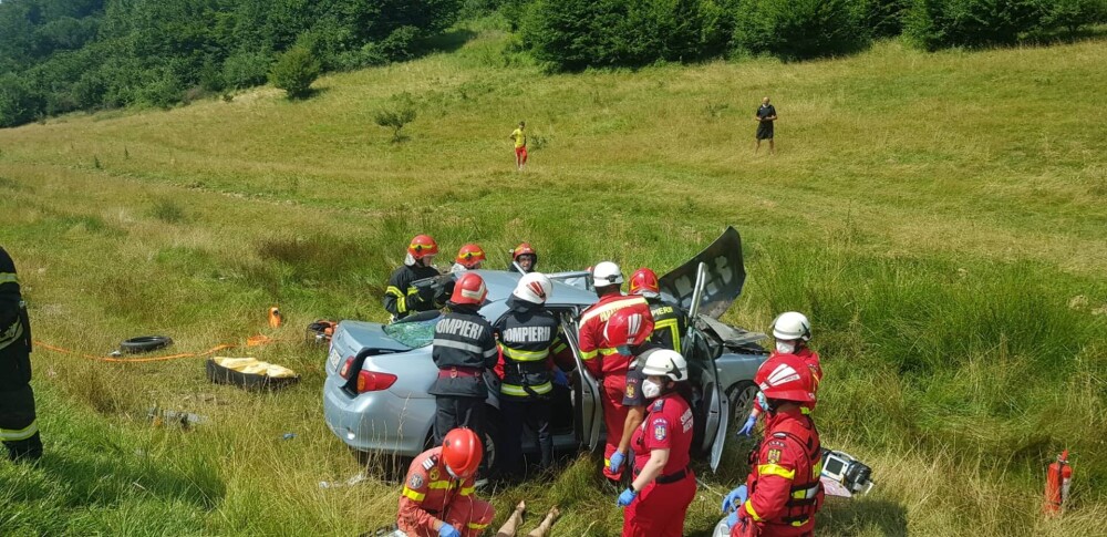 Accident grav pe DN1: Doi oameni au murit şi mai mulți, între care un copil, au fost răniți. GALERIE FOTO - Imaginea 5