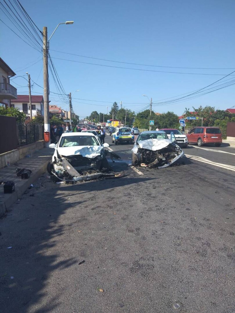 Opt răniți după ce două mașini s-au ciocnit frontal, în județul Constanța. Unul dintre șoferi consumase alcool - Imaginea 3