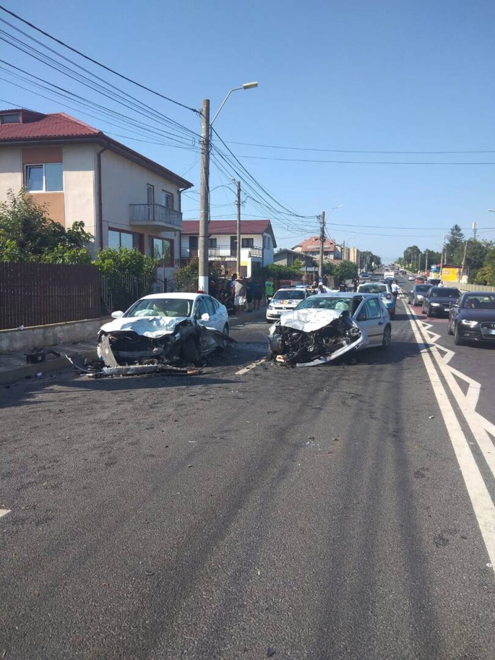 Opt răniți după ce două mașini s-au ciocnit frontal, în județul Constanța. Unul dintre șoferi consumase alcool - Imaginea 4