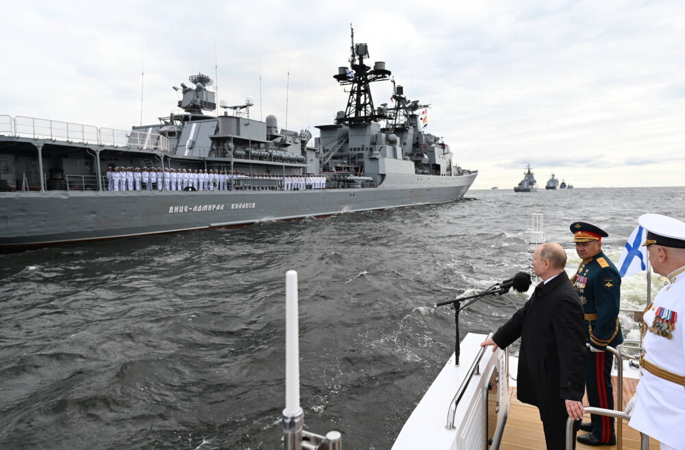 Rusia a făcut paradă cu peste 50 de nave, inclusiv un submarin nuclear de ultimă generație - Imaginea 3