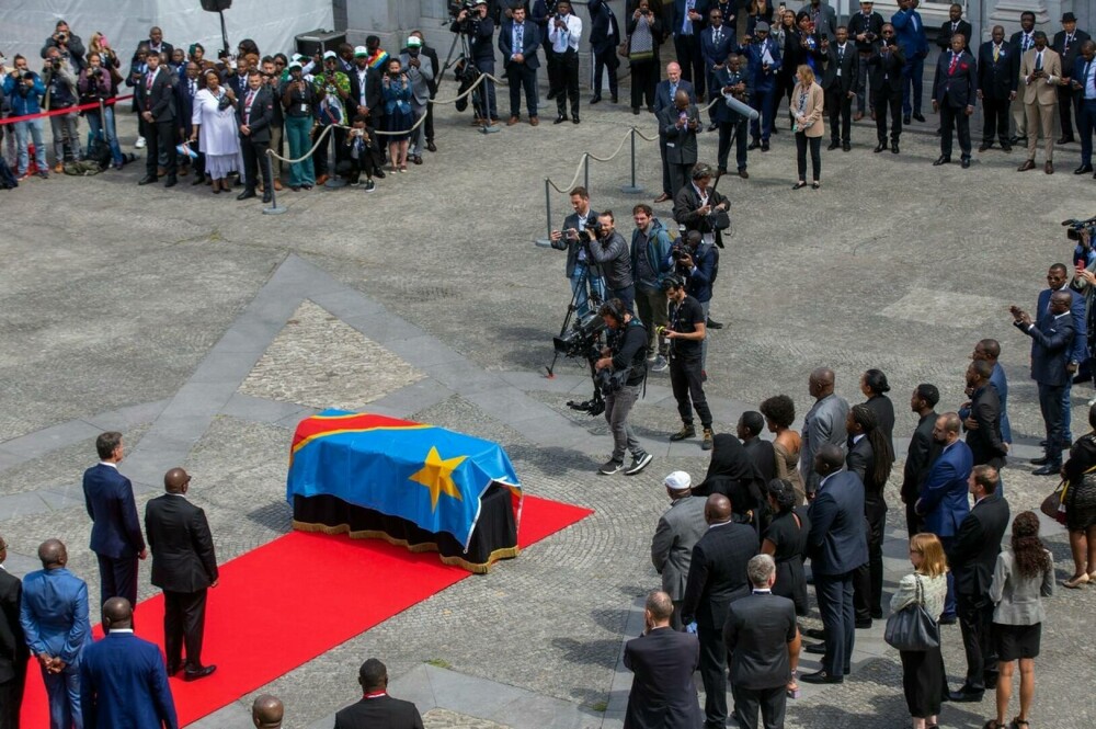 GALERIE FOTO Dintele de aur al unui fost premier din Congo a fost îngropat la peste 60 de ani de la asasinare - Imaginea 1
