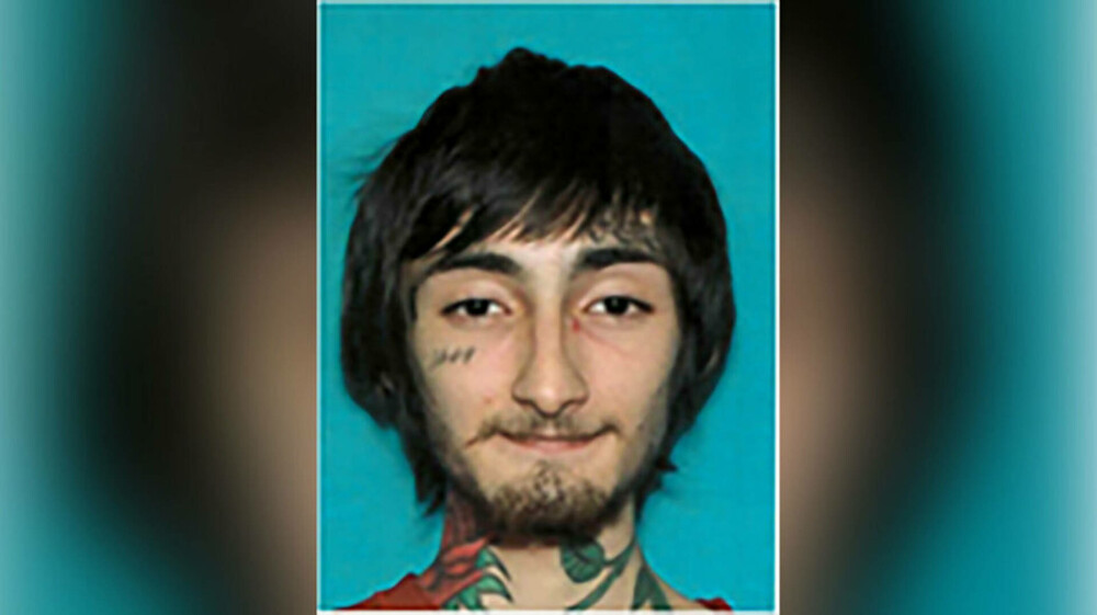 Robert E. Crimo III, în vârstă de 22 de ani, suspectul în cazul atacului din Chicago, a fost reținut de poliție - Imaginea 1