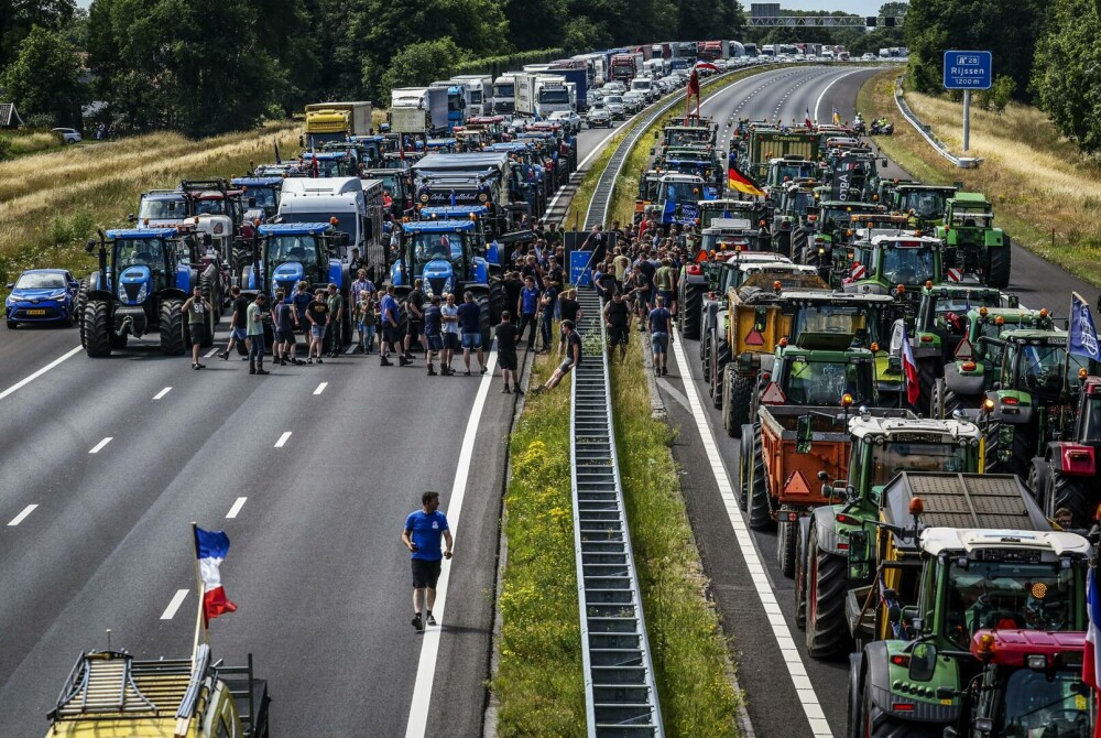 Proteste masive ale fermierilor din Țările de Jos. Noile legi de mediu i-ar putea falimenta - Imaginea 10