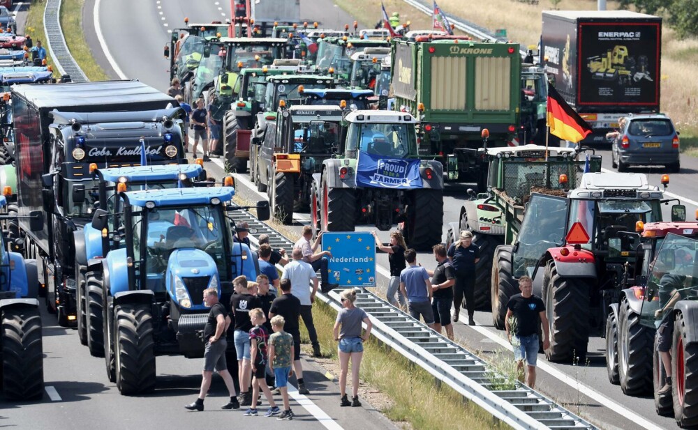 Proteste masive ale fermierilor din Țările de Jos. Noile legi de mediu i-ar putea falimenta - Imaginea 7