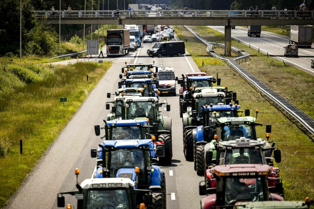 Proteste masive ale fermierilor din Țările de Jos. Noile legi de mediu i-ar putea falimenta - Imaginea 3
