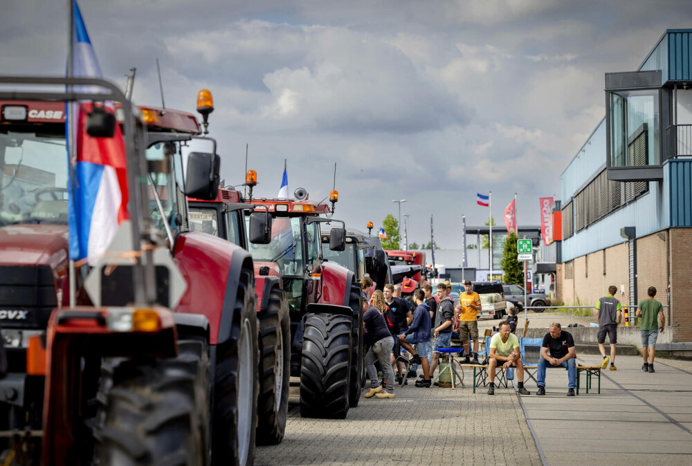 Proteste masive ale fermierilor din Țările de Jos. Noile legi de mediu i-ar putea falimenta - Imaginea 8