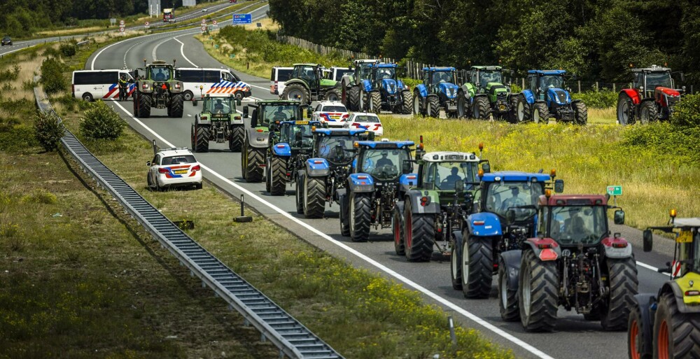 Proteste masive ale fermierilor din Țările de Jos. Noile legi de mediu i-ar putea falimenta - Imaginea 6