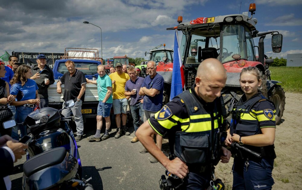 Proteste masive ale fermierilor din Țările de Jos. Noile legi de mediu i-ar putea falimenta - Imaginea 5