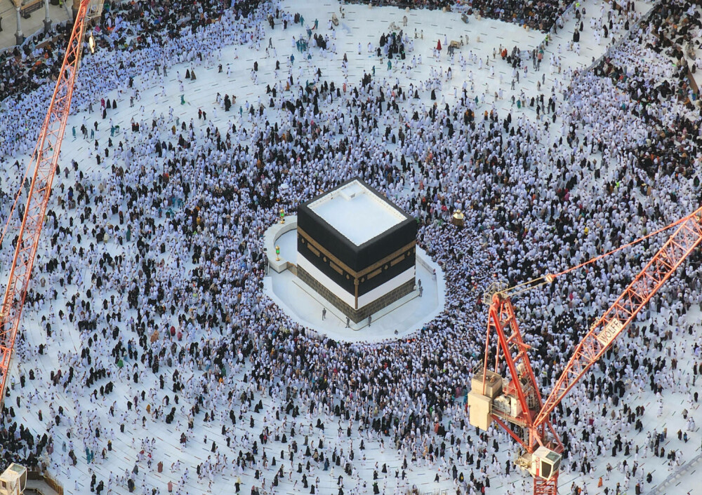 Un milion de musulmani au început pelerinajul la Mecca. Pelerinilor le este interzis să atingă Piatra Neagră | GALERIE FOTO - Imaginea 6
