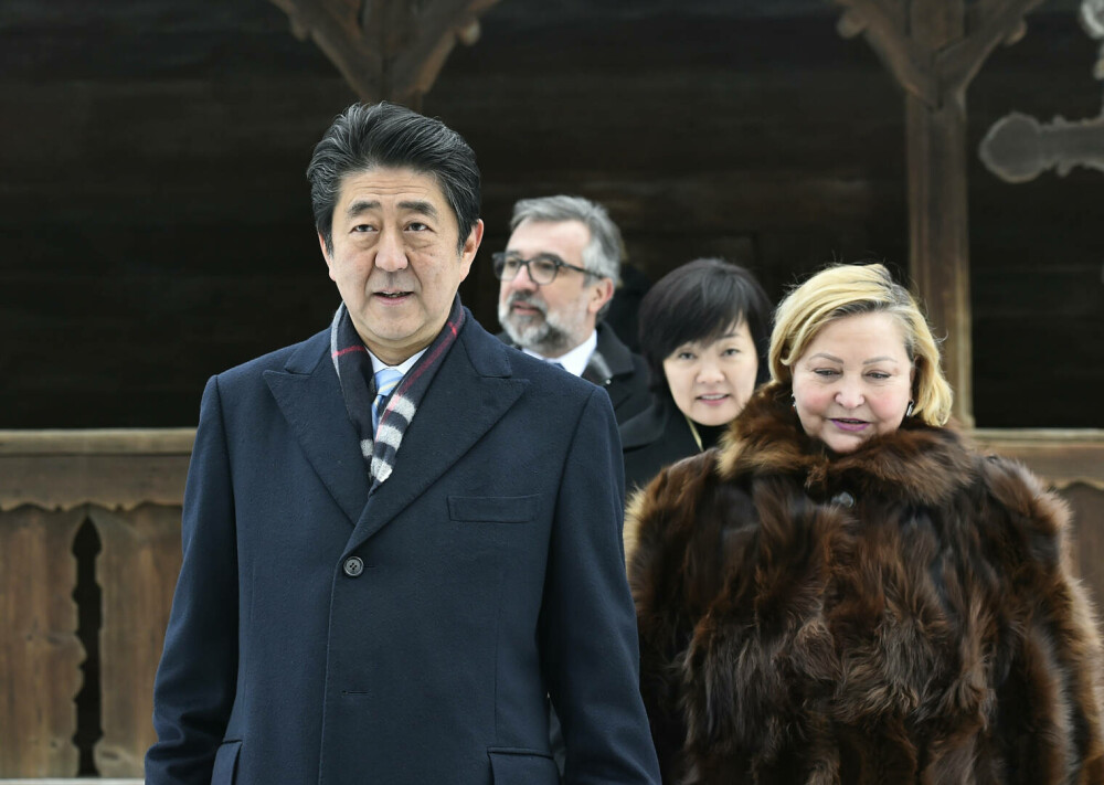 Cum a ajuns Shinzo Abe la Muzeul Satului din București. Vizita istorică a premierului japonez în România – GALERIE FOTO - Imaginea 9