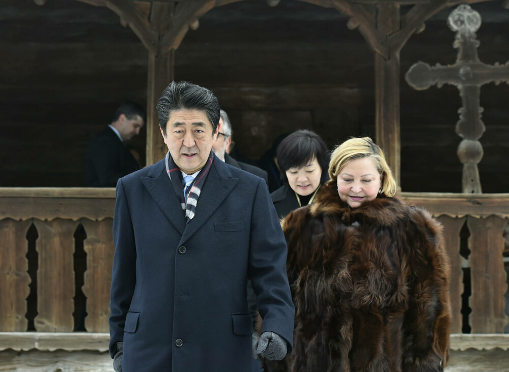 Cum a ajuns Shinzo Abe la Muzeul Satului din București. Vizita istorică a premierului japonez în România – GALERIE FOTO - Imaginea 8